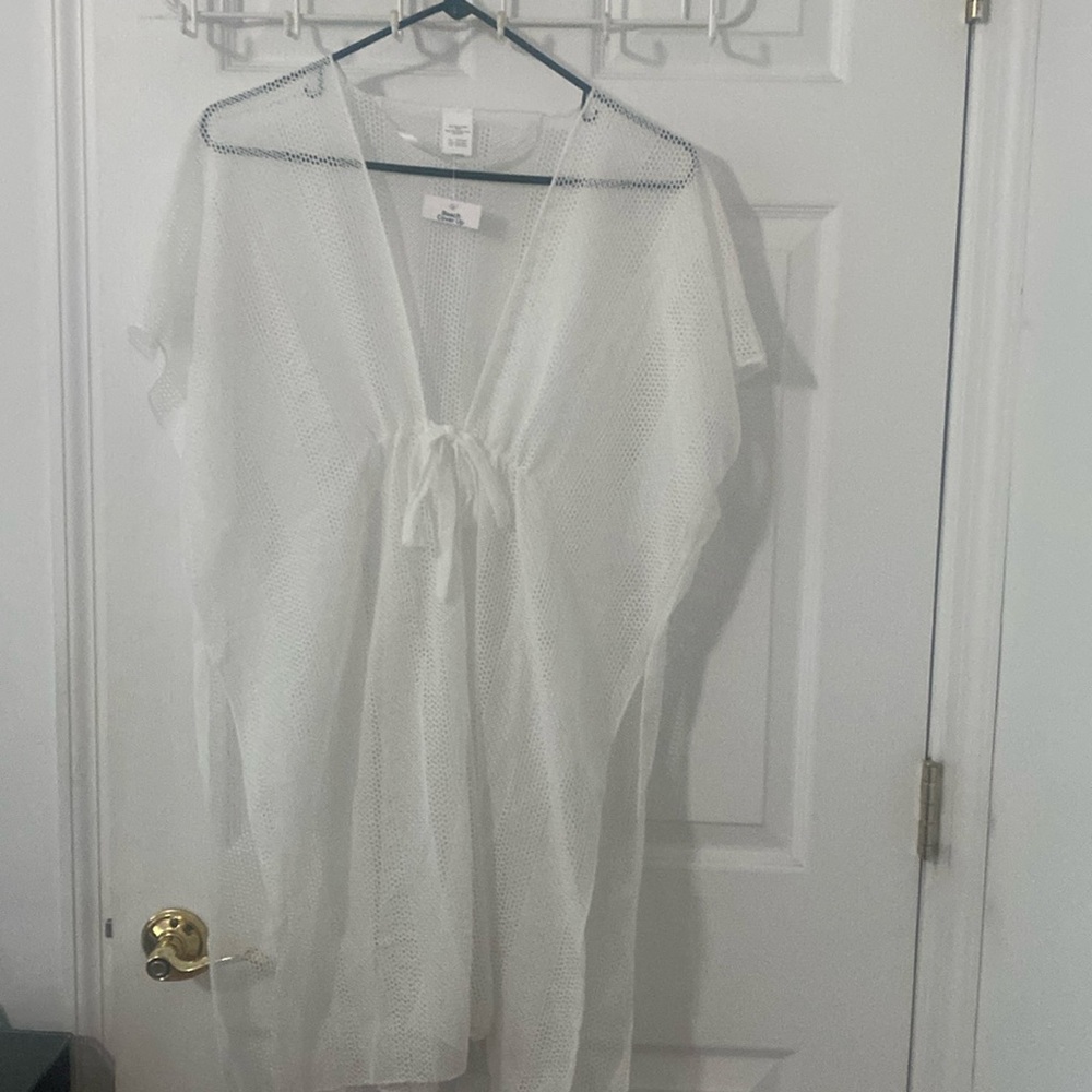 Sheer knit-like bathing suit coverup 100% polyester. White. One size. NWT